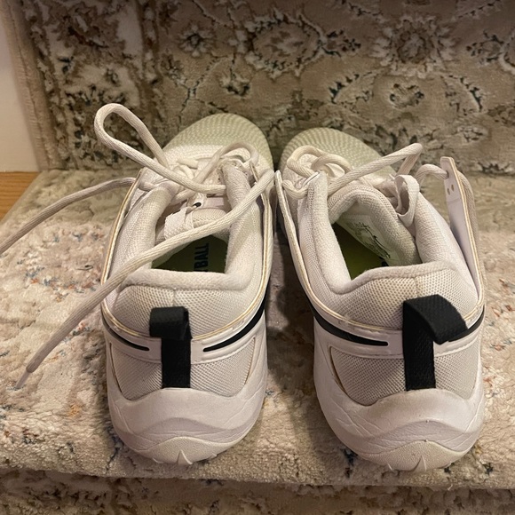 Nike Volleyball Sneaker - Picture 6 of 6